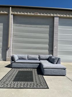 West Elm Shelter 2-Piece Bumper Chaise Sectional – FREE DELIVERY 🚚 AVAILABLE