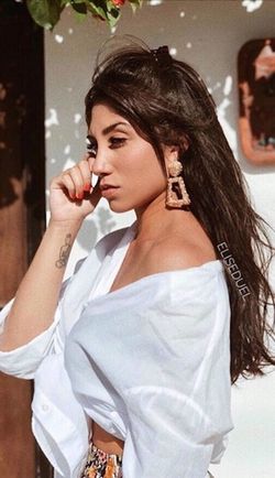 Gorgeous geometric-shaped Earrings, gold color