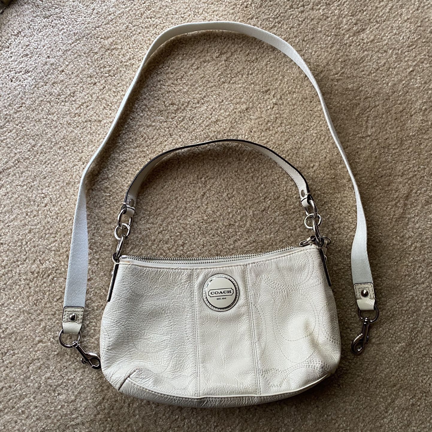 White Coach Purse With Shoulder Strap