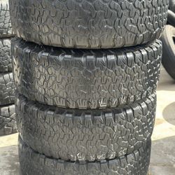 35x12.50r17