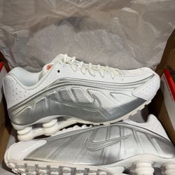 Nike shox r4 *brand New*