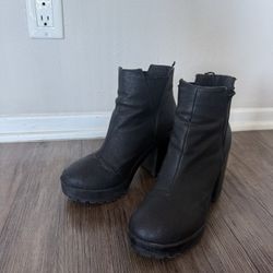 Stradivarius Ankle Leather Boots in black