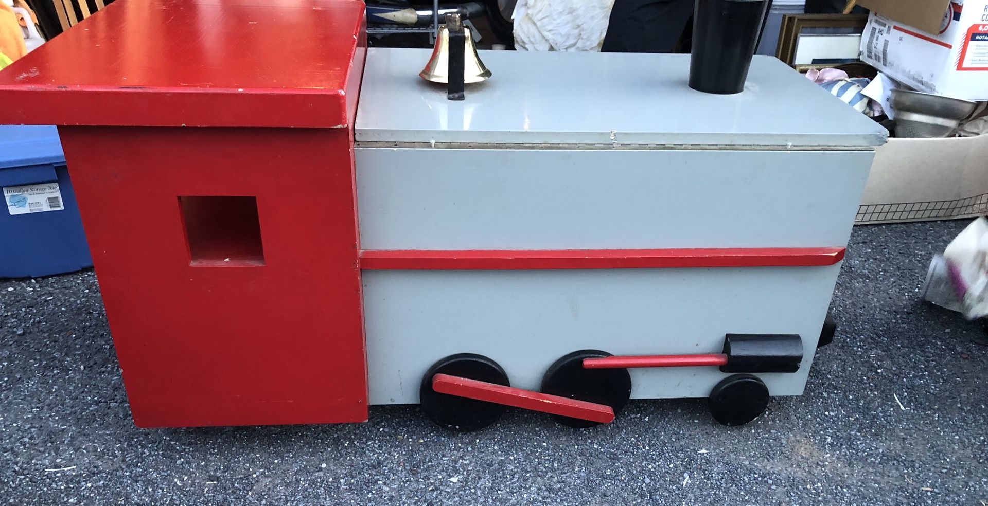 WOODEN TRAIN TOY BOX WITH BUILT IN BOOK SHELF