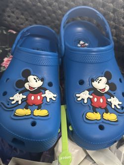Unisex Mickey Mouse Crocs ā Mickey & Co. Collection