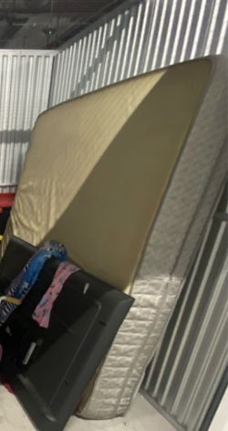 Free matress and box spring free
