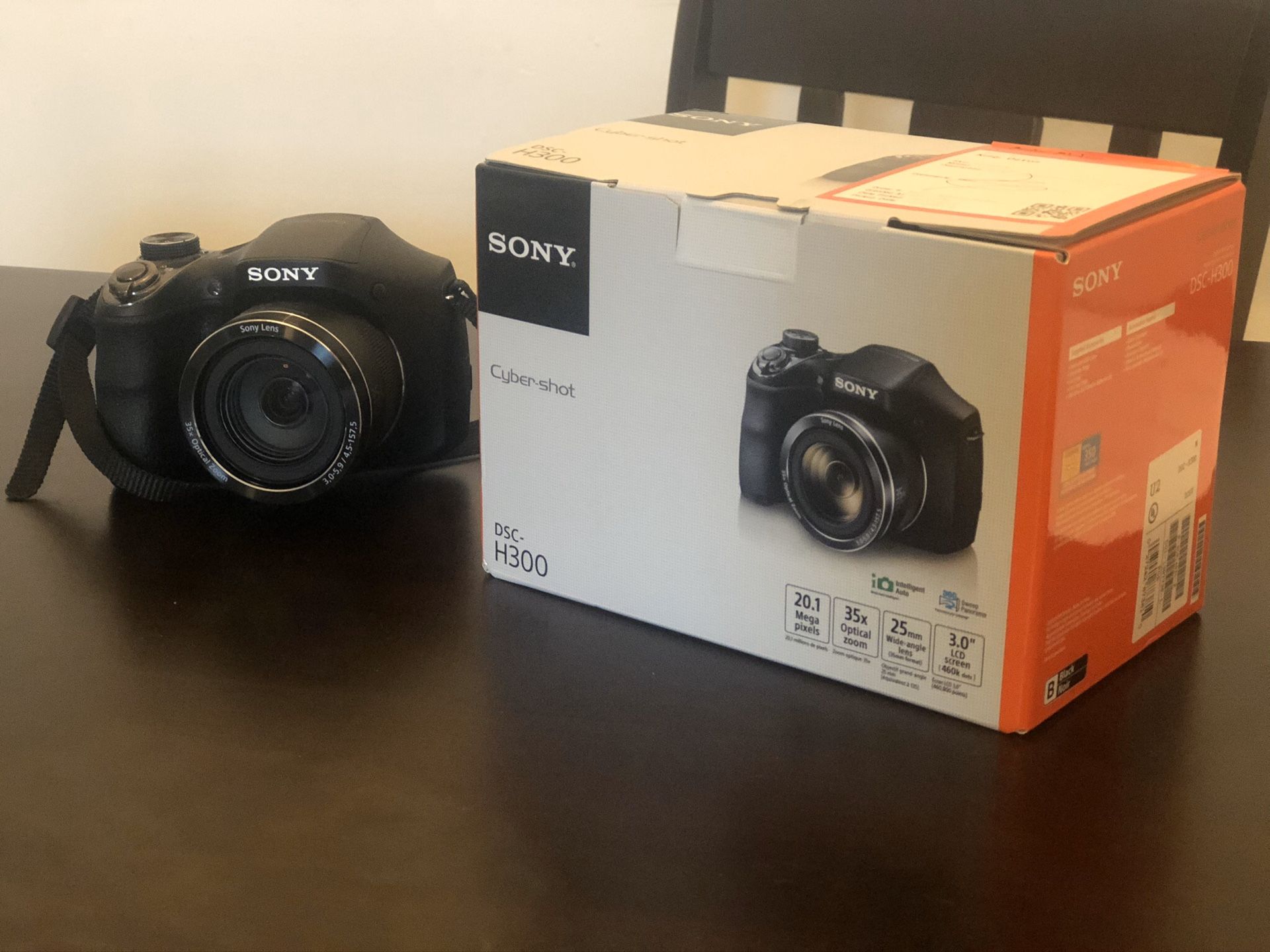 Sony Cybershot Camera Brand New condition w/ original box $140