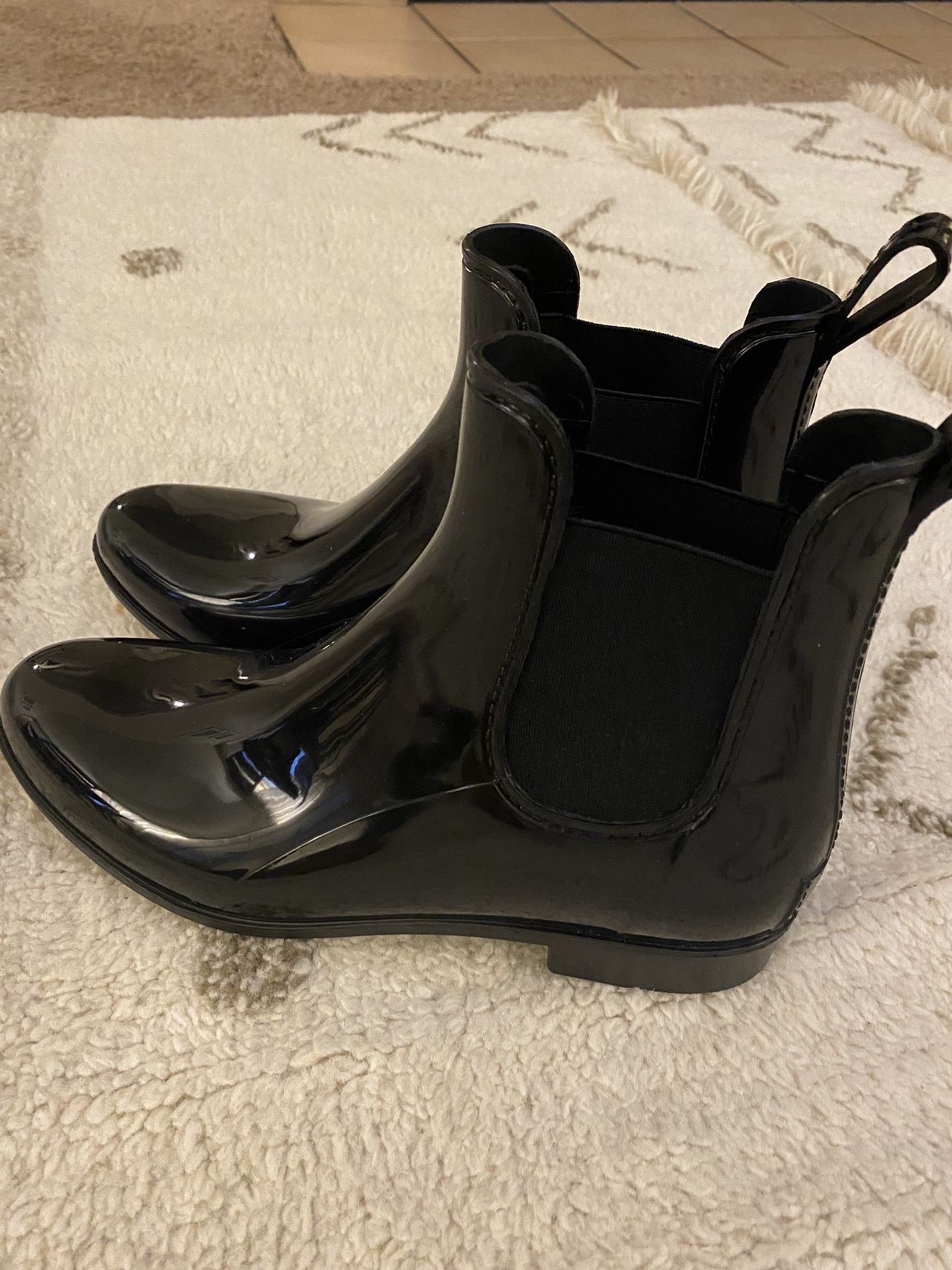 Women’s Chuka Rain Boot Size 10 Brand New