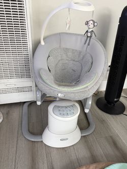 Graco Baby Swing with Mobile
