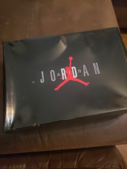 Air Jordan 11 Retro Low x Concord Bred