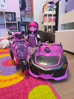Monster High Draculaura Doll with Car and Scooter