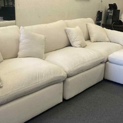 New  Luxury Performance Cloud Sectional Couch! Free Delivery 🚚! 