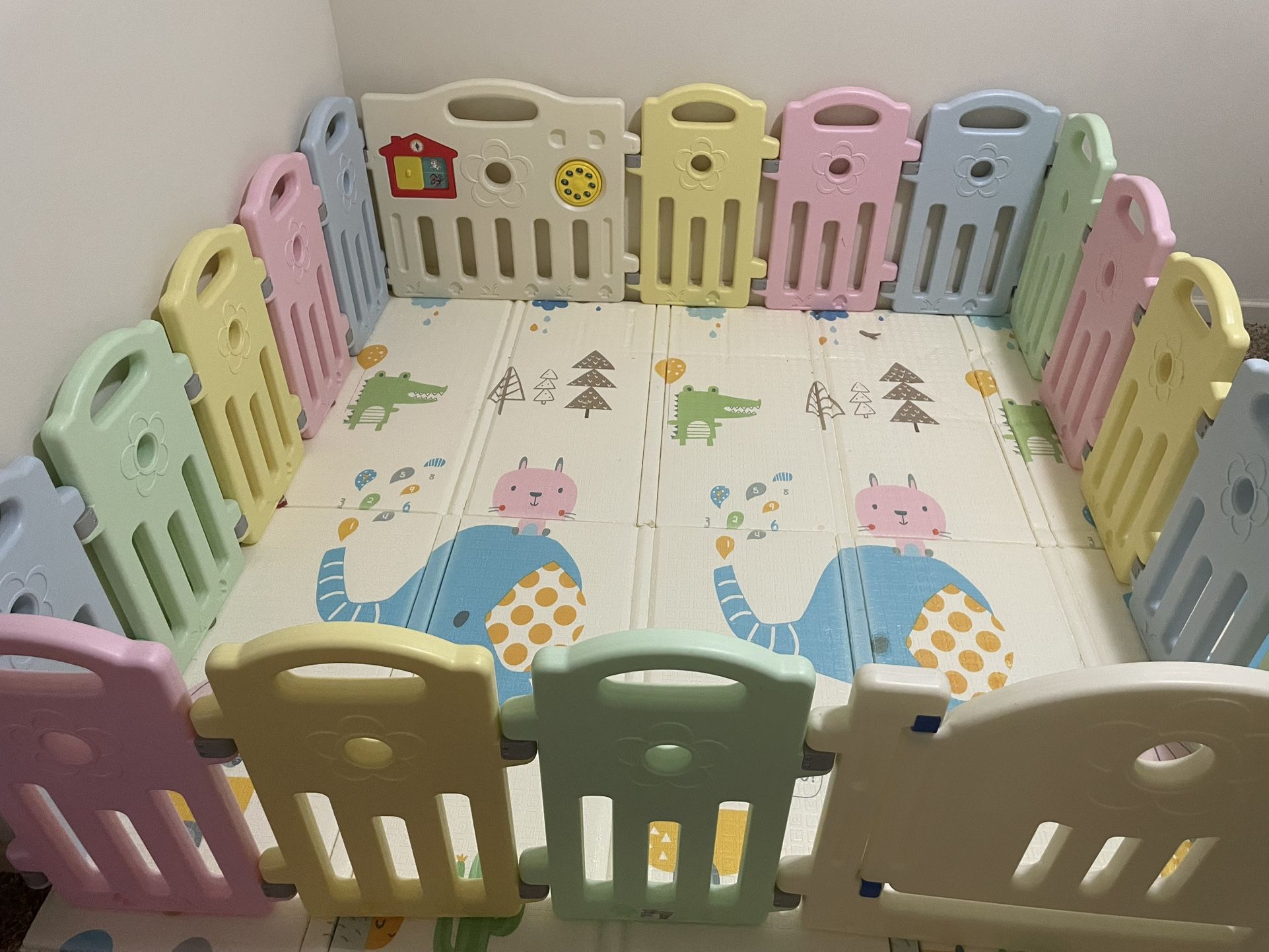 18 Pen Playpen Playard for Babies with reversible Mat