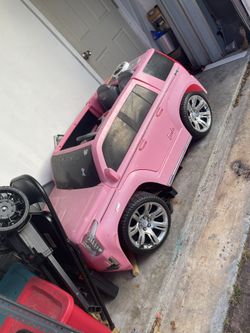 Pink Escalade. Kids.