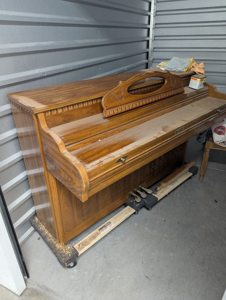 Kimball spinet piano