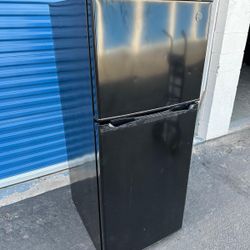 GE Refrigerator PICK UP ONLY $100 firm 