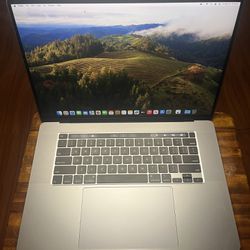 2019 Apple MacBook Pro 16GB Intel I7 6Core 512GB With Only 104 Count On Battery, Excellent Shape, Comes With Charger