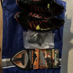 Women Track n field sneakers w/ accessories