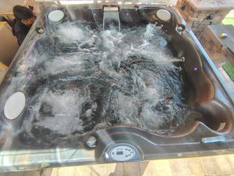 Jacuzzi j235 spa for 5..6