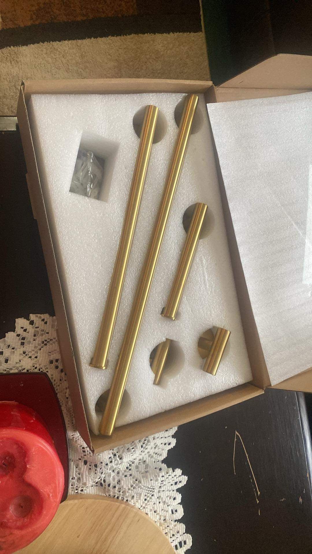 - $$40- (no less)-(Brand New) paid $65-Golden colored Towel hooks- Pick up is in Yakima-near fred meyers- **************************** - (Nuevecito)