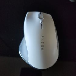 Razer Pro Click Wireless/Bluetooth Rechargeable Ergonomic Mouse