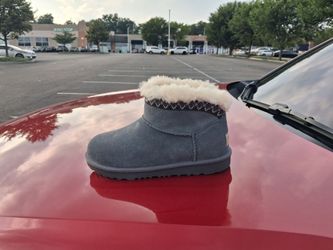 Brand New And Original Kid's Uggs boots size 4