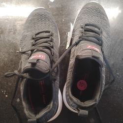 Levi's comfort black sneakers