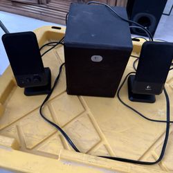Logitech R-20  Speaker System With Subwoofer & 2 Satellites Dynamic Bass compact