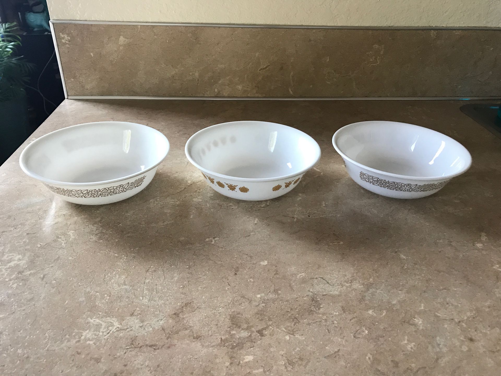 3 Pyrex bowls