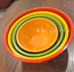 Melamine nesting bowls