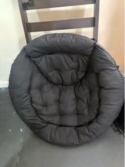 Saucer chair