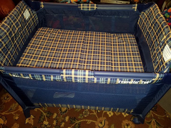 Kolcraft Travelin Tot Portable Crib with Bassinet /Carrying Case