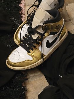 Air Jordan 1 Mid Gold Metallic Sneakers