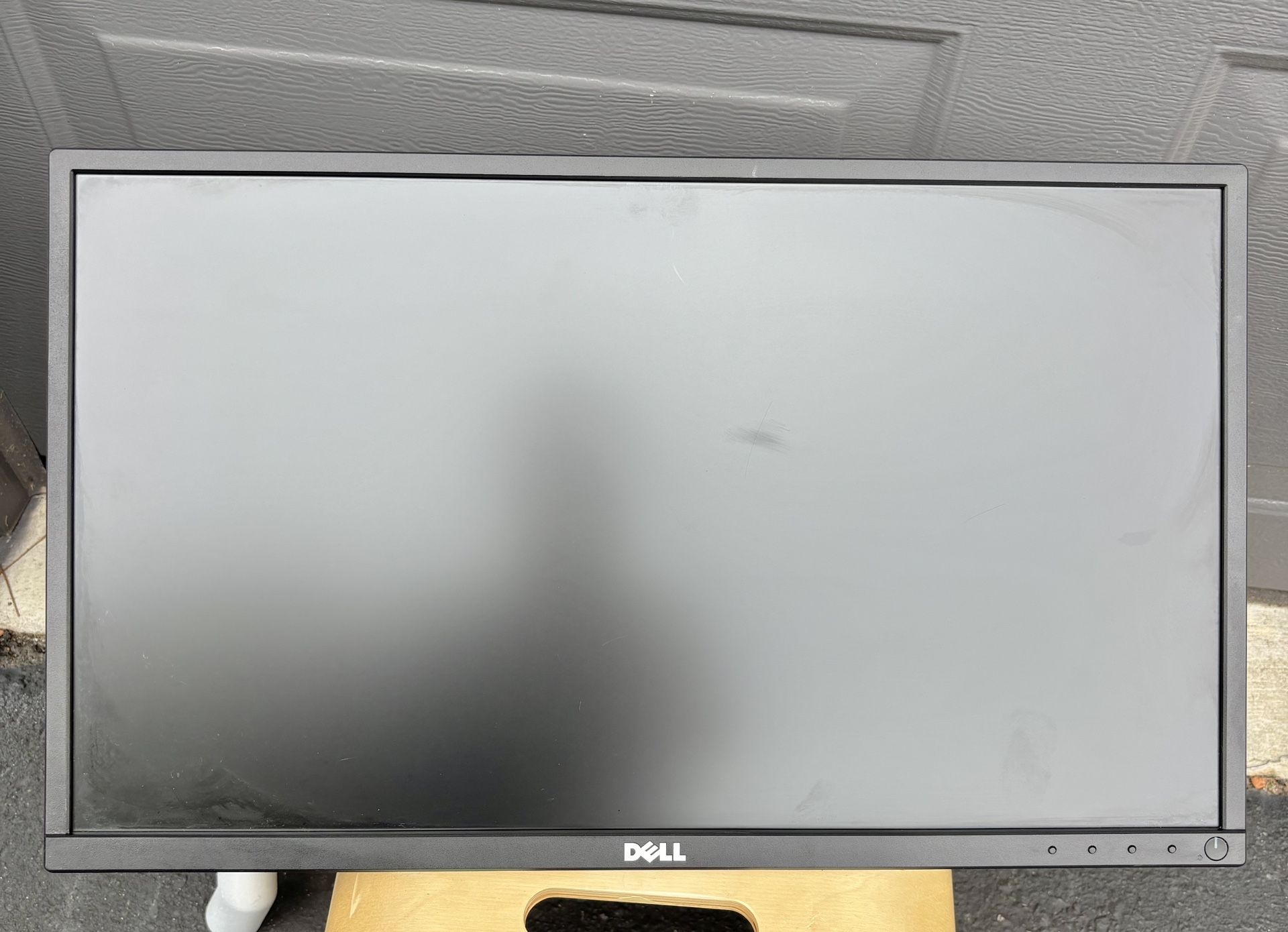 Dell P2317HF 23" 1080p 60Hz 16:9 (1920 x 1080) Widescreen LED Monitor with table mount
