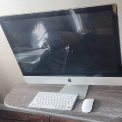  Apple iMac (Old Model) + Wireless Keyboard & Mouse 