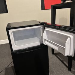 Black Mini Fridge With Fridge . 