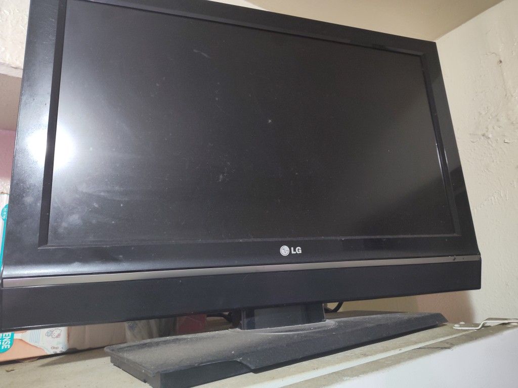 32 Inch LG TV. ( Best Offer First)
