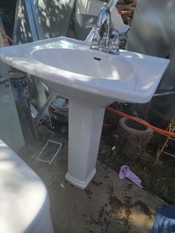 White Ceramic Pedestal Sink with Chrome Faucet