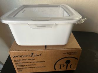 Pampered Chef 2.5 quart cool and serve bowl