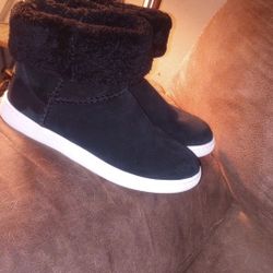 UGGS Size 6.5