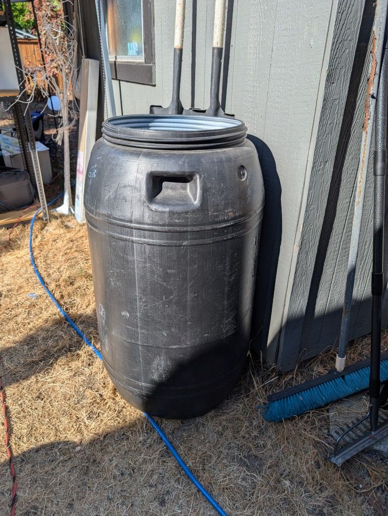 Black, Used Food Grade Barrel, Clean Washed Out, Perfect Rain Barrel 240L/63 Gallons
