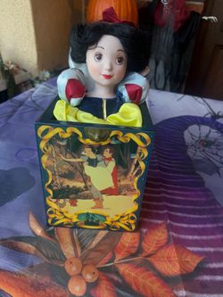 Enesco Disney Snow White Jack In The Box Music Box Limited Edition