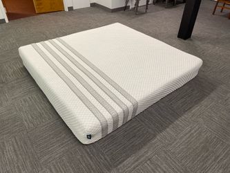 Cal King Leesa Sapira Hybrid Mattress *delivery*