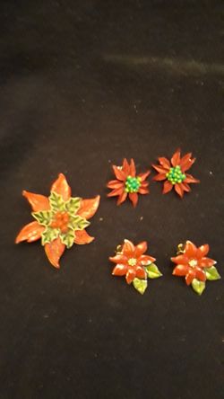 Vintage 1970s Christmas Poinsettia Pin & Earrings