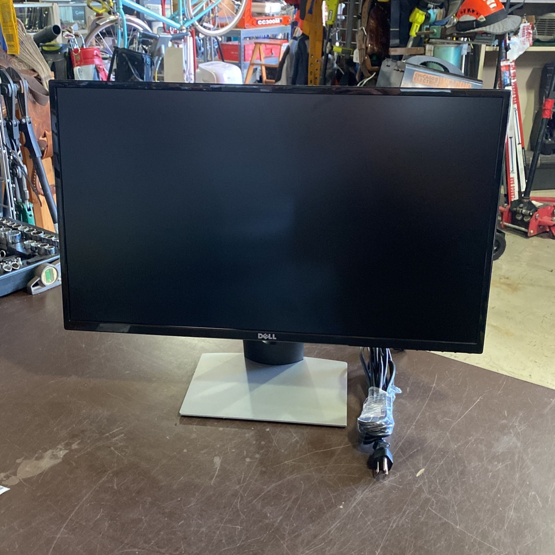 27” LCD Computer Monitor (27832) Alpha Pawn