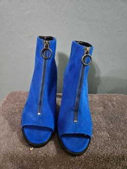 Ladies 8 Bar III Blue Suede Open Toe Ankle Boots