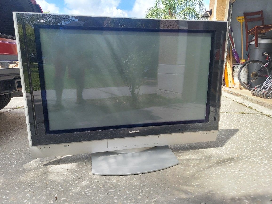 42" Panasonic High Definition Plasma TV w REMOTE