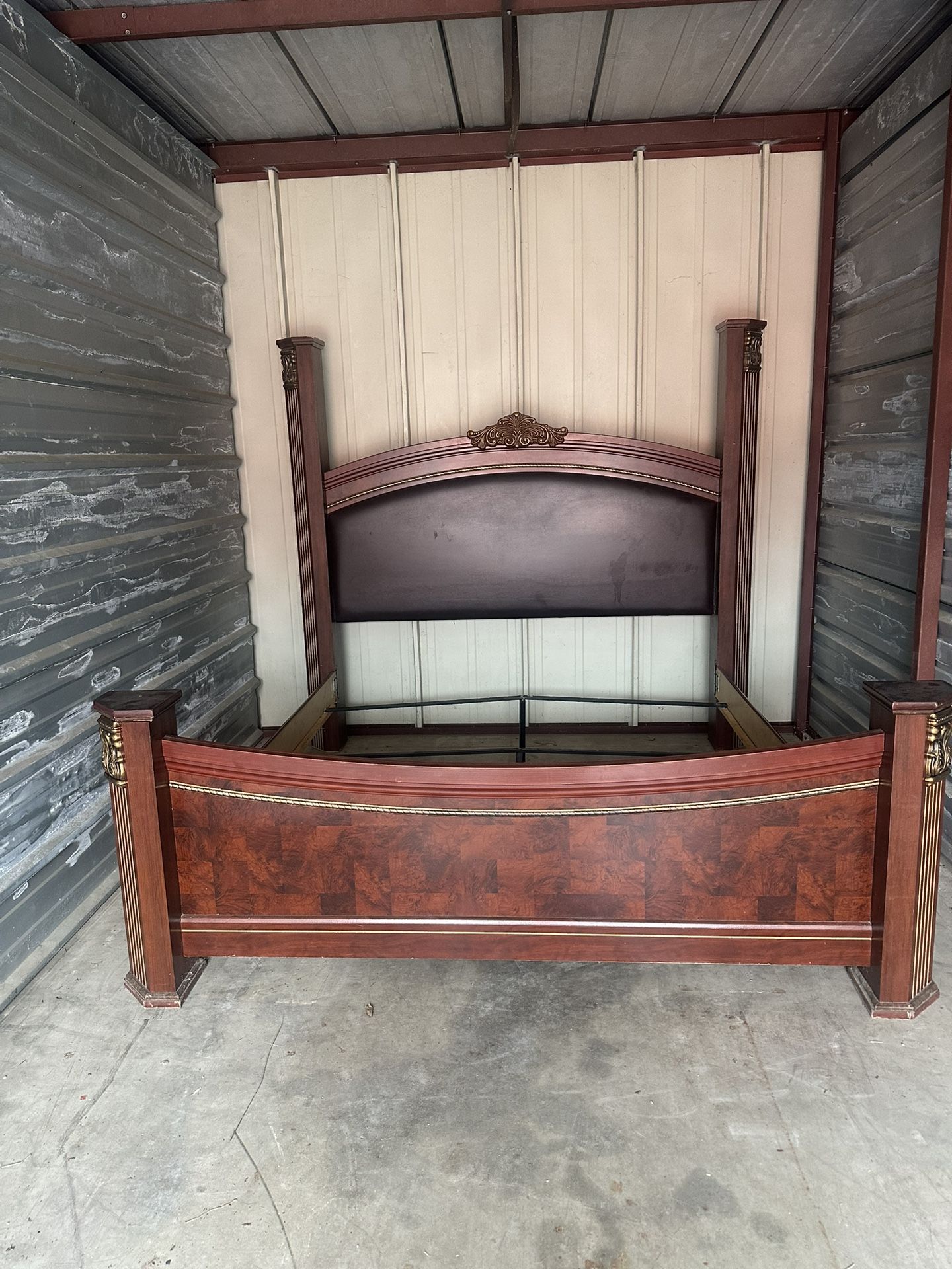Gilded Court King Poster Bed w/ mattress and Dresser w/ Mirror