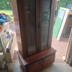 Good Condition Gun Cabinet W/key