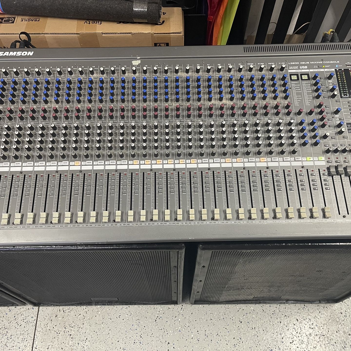 SAMSON L3200 4BUS MIXING CONSOLE mixer