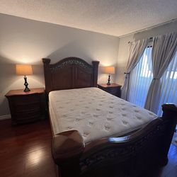 Bedroom furniture set